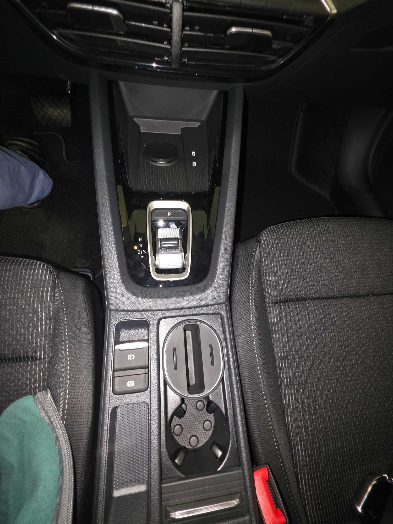 SKODA Octavia Combi 2.0 TDI DSG Selection-image-18