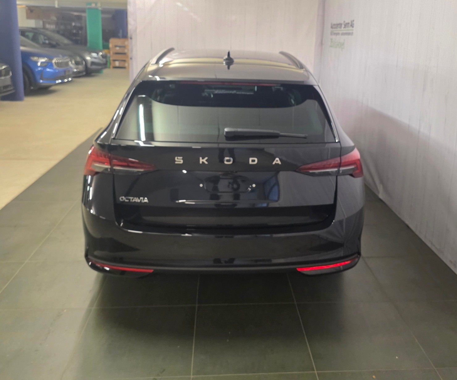 SKODA Octavia Combi 2.0 TDI DSG Selection-image-4