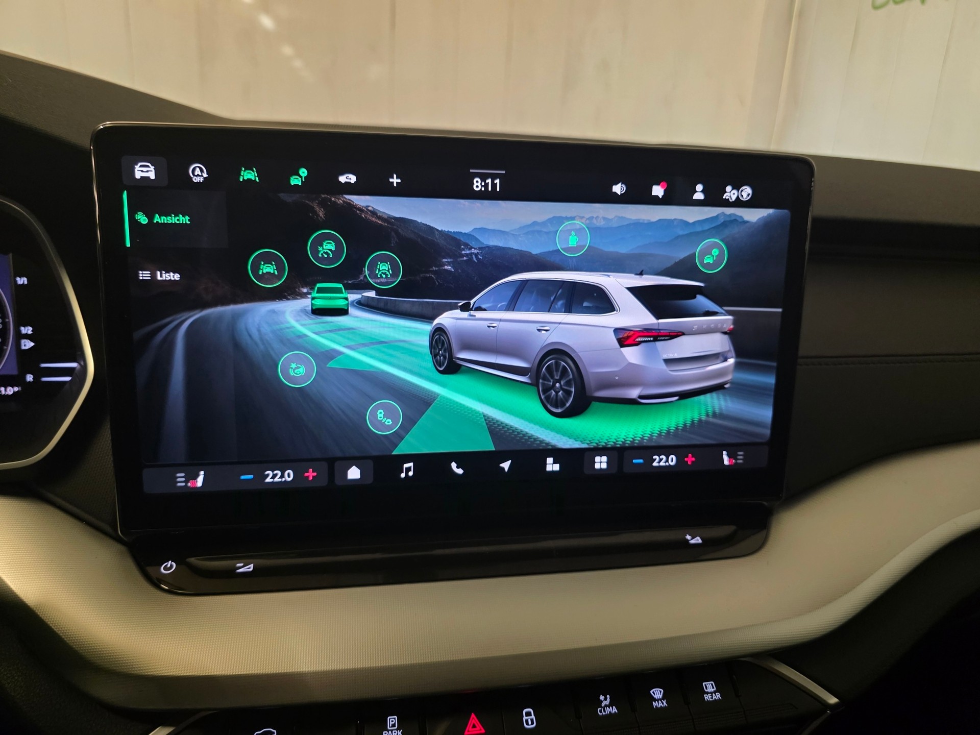SKODA Octavia Combi 2.0 TDI DSG Selection-image-16