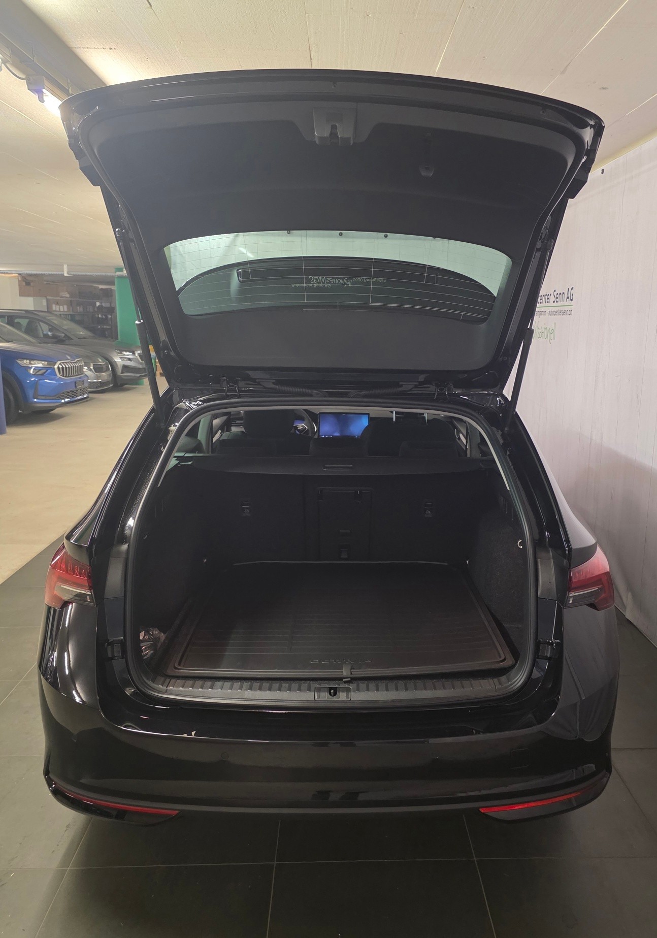 SKODA Octavia Combi 2.0 TDI DSG Selection-image-6