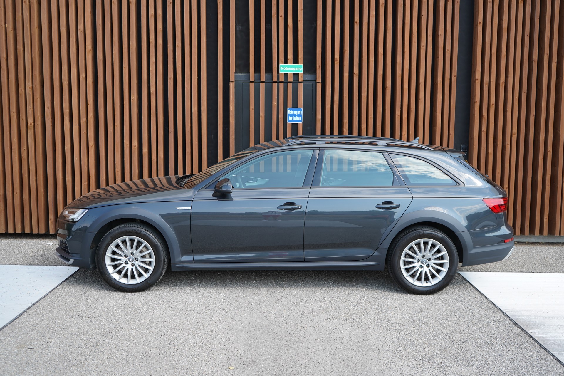AUDI A4 ALLROAD 2.0 TFSI QUATTRO S-TRONIC l 251 PS-image-1
