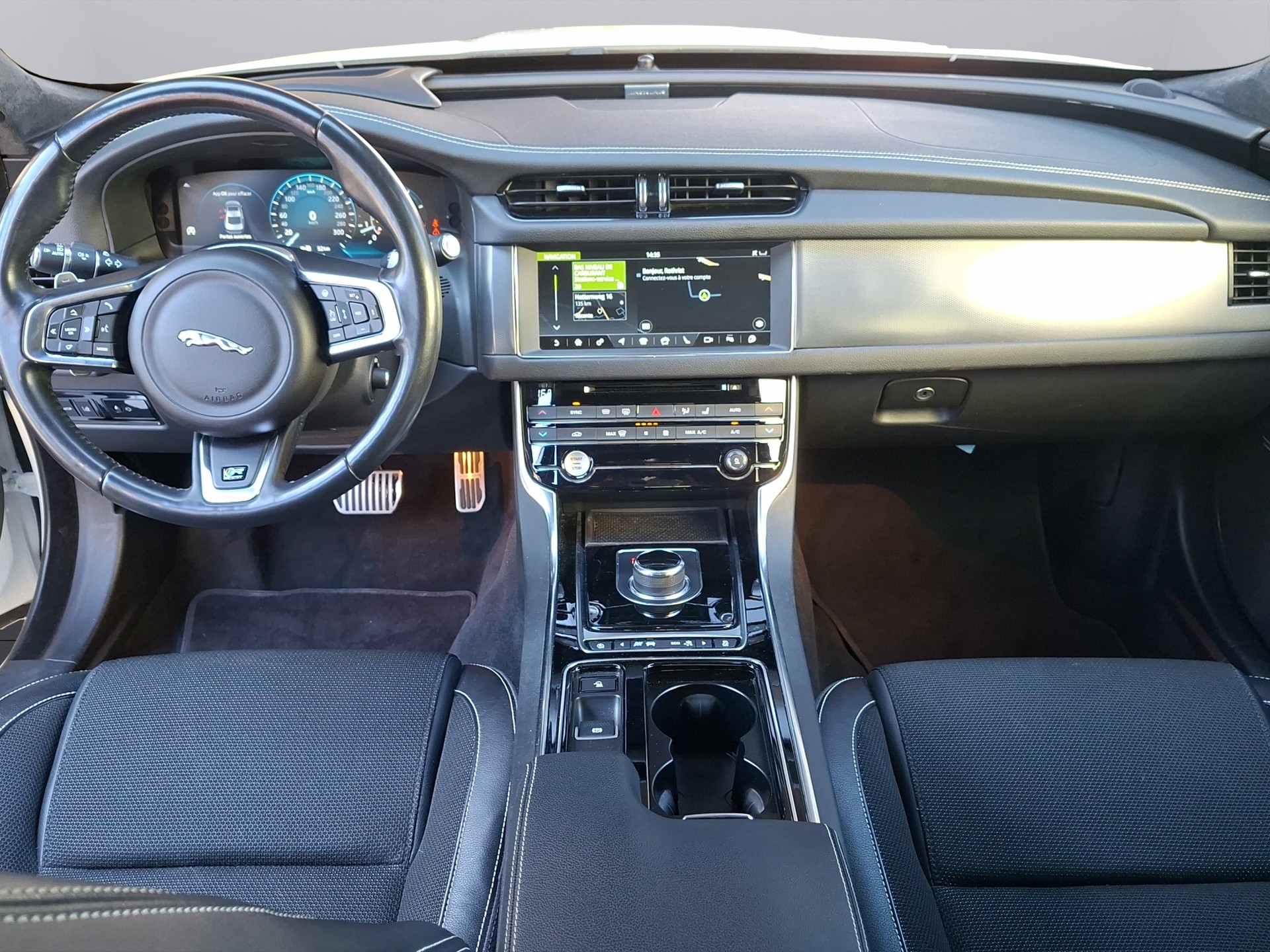 JAGUAR XF 30t R-Sport AWD-image-16