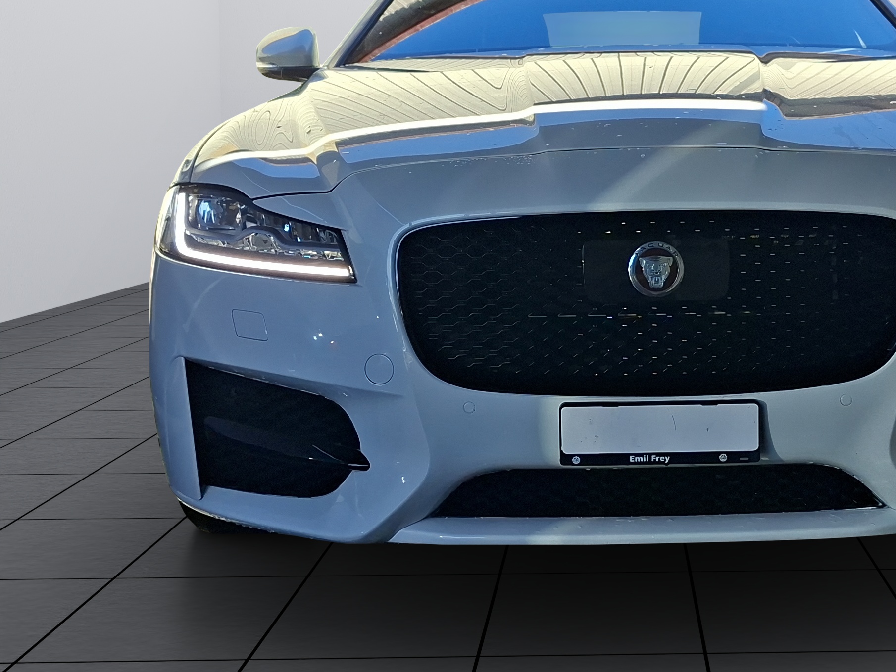 JAGUAR XF 30t R-Sport AWD-image-8