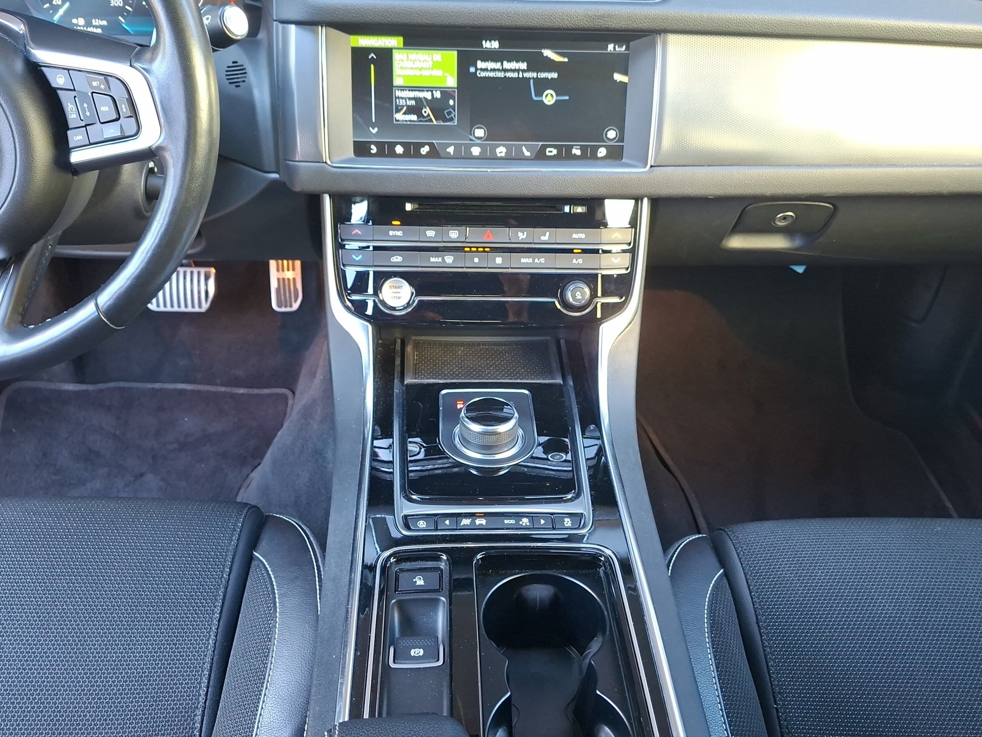 JAGUAR XF 30t R-Sport AWD-image-13