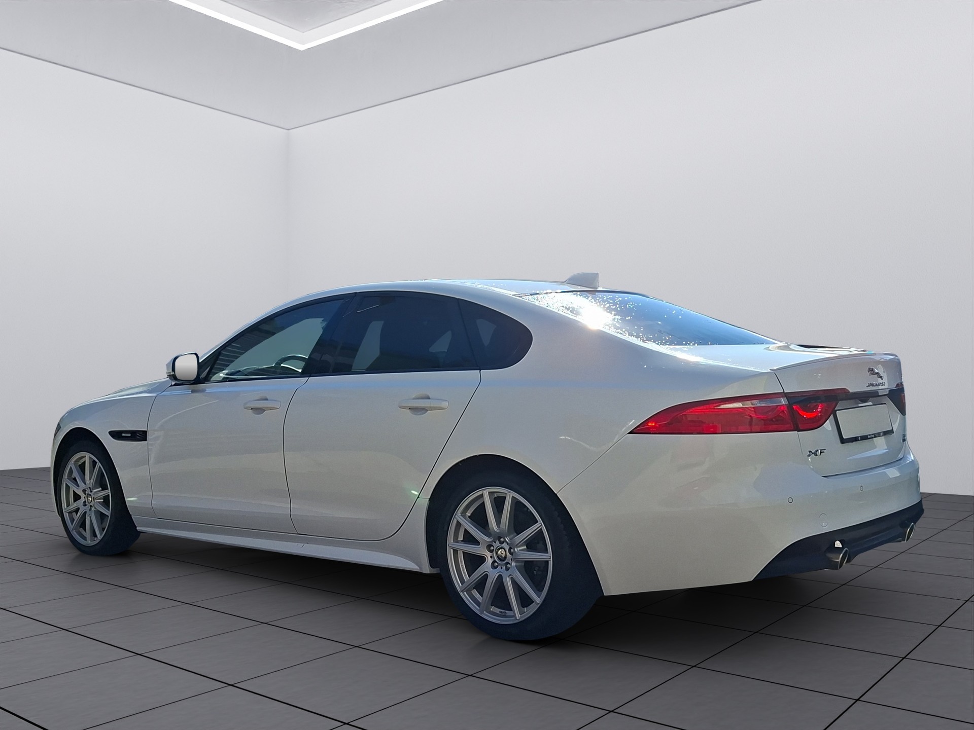 JAGUAR XF 30t R-Sport AWD-image-4
