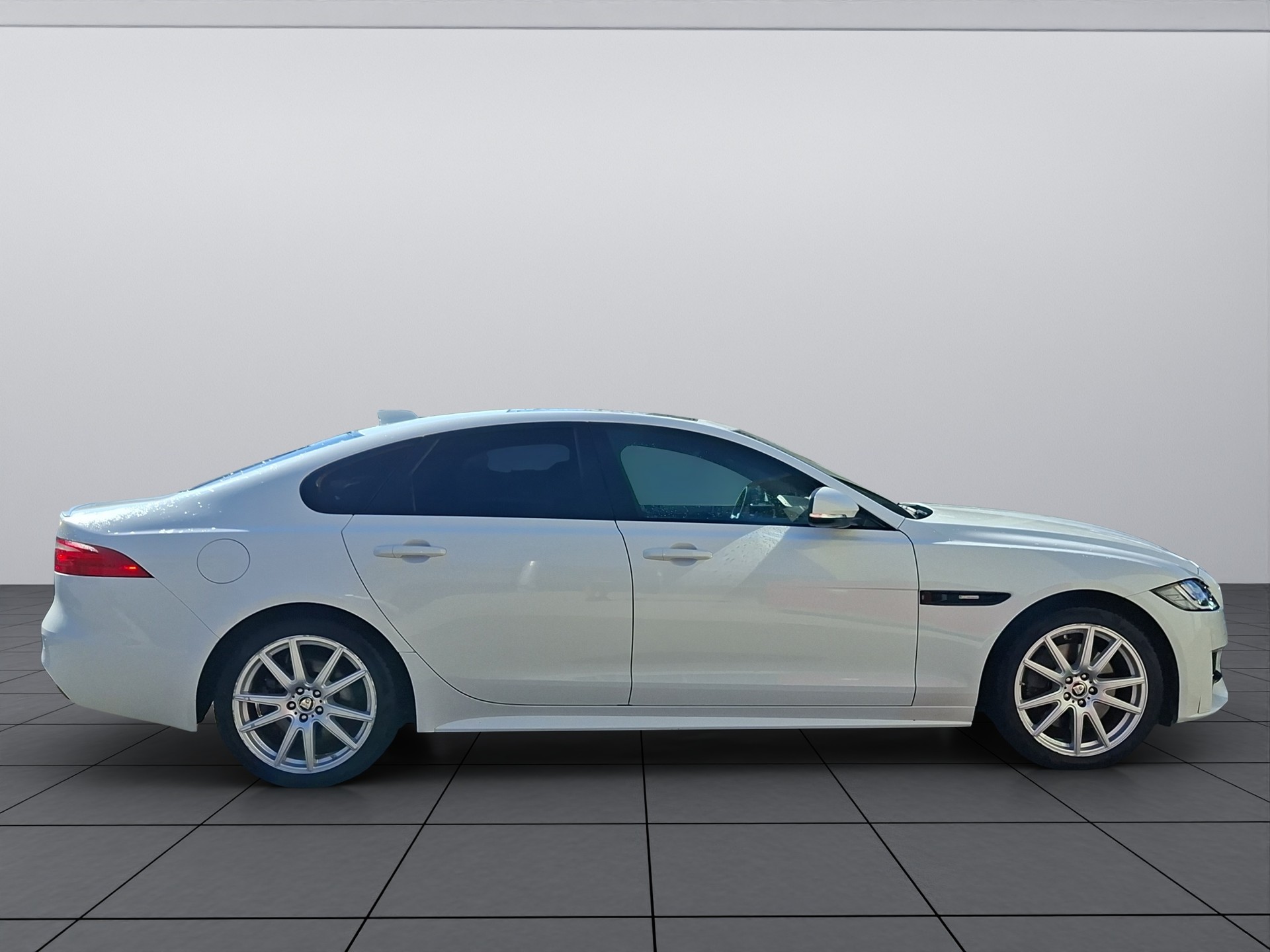 JAGUAR XF 30t R-Sport AWD-image-6