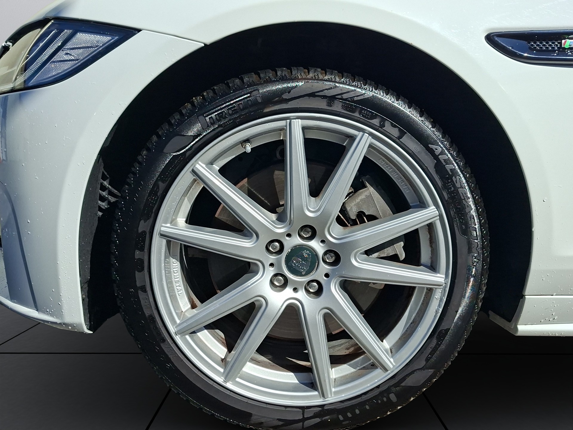 JAGUAR XF 30t R-Sport AWD-image-22