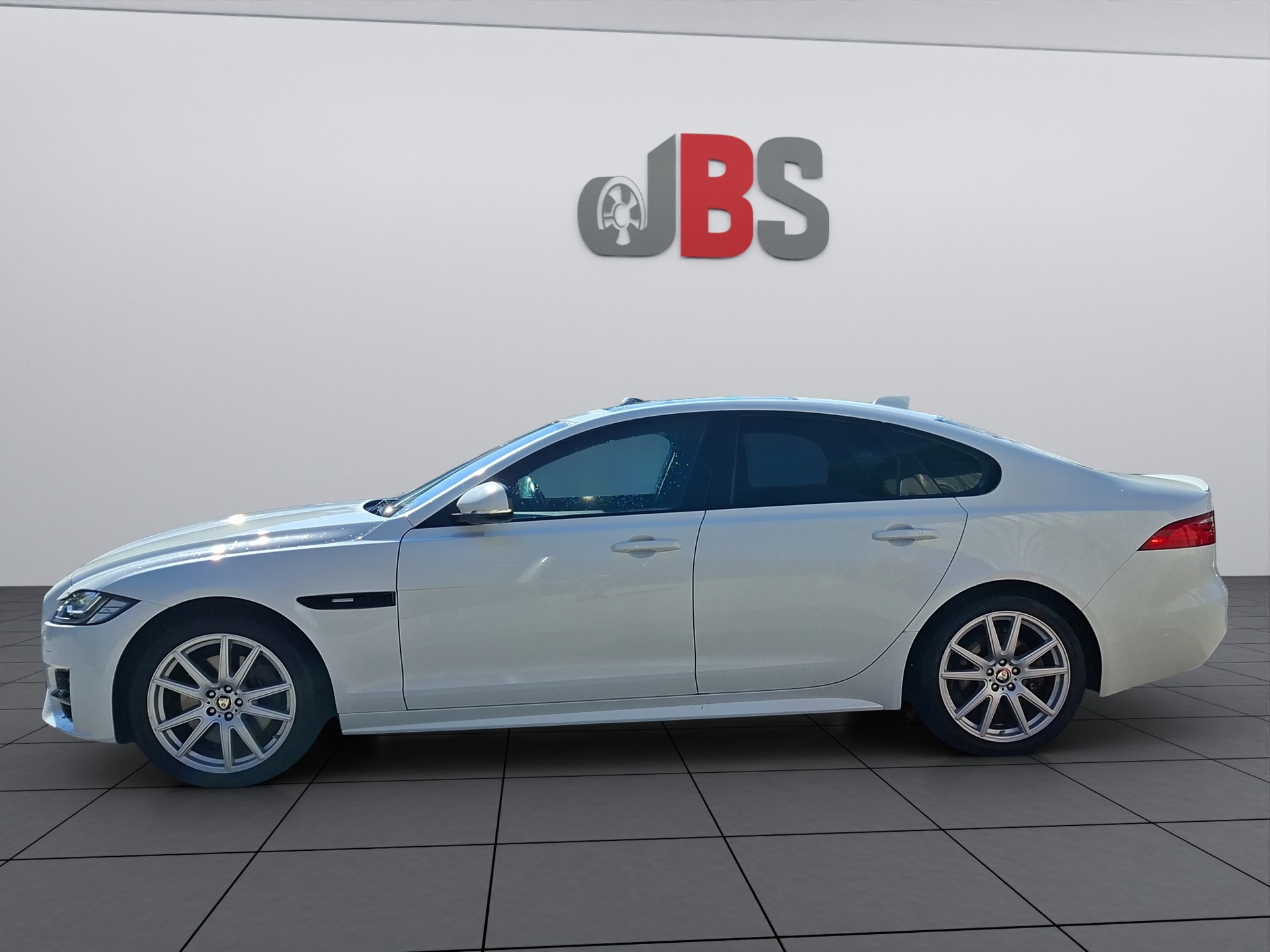 JAGUAR XF 30t R-Sport AWD-image-2