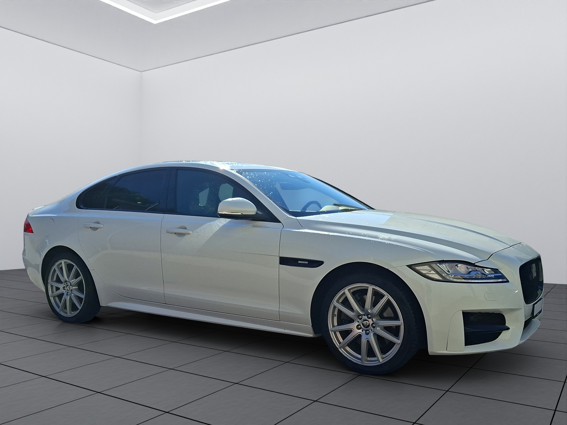 JAGUAR XF 30t R-Sport AWD-image-17