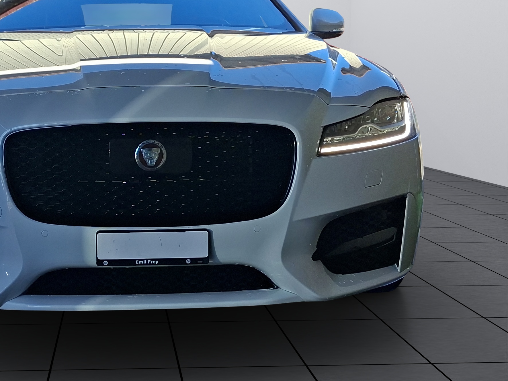 JAGUAR XF 30t R-Sport AWD-image-9