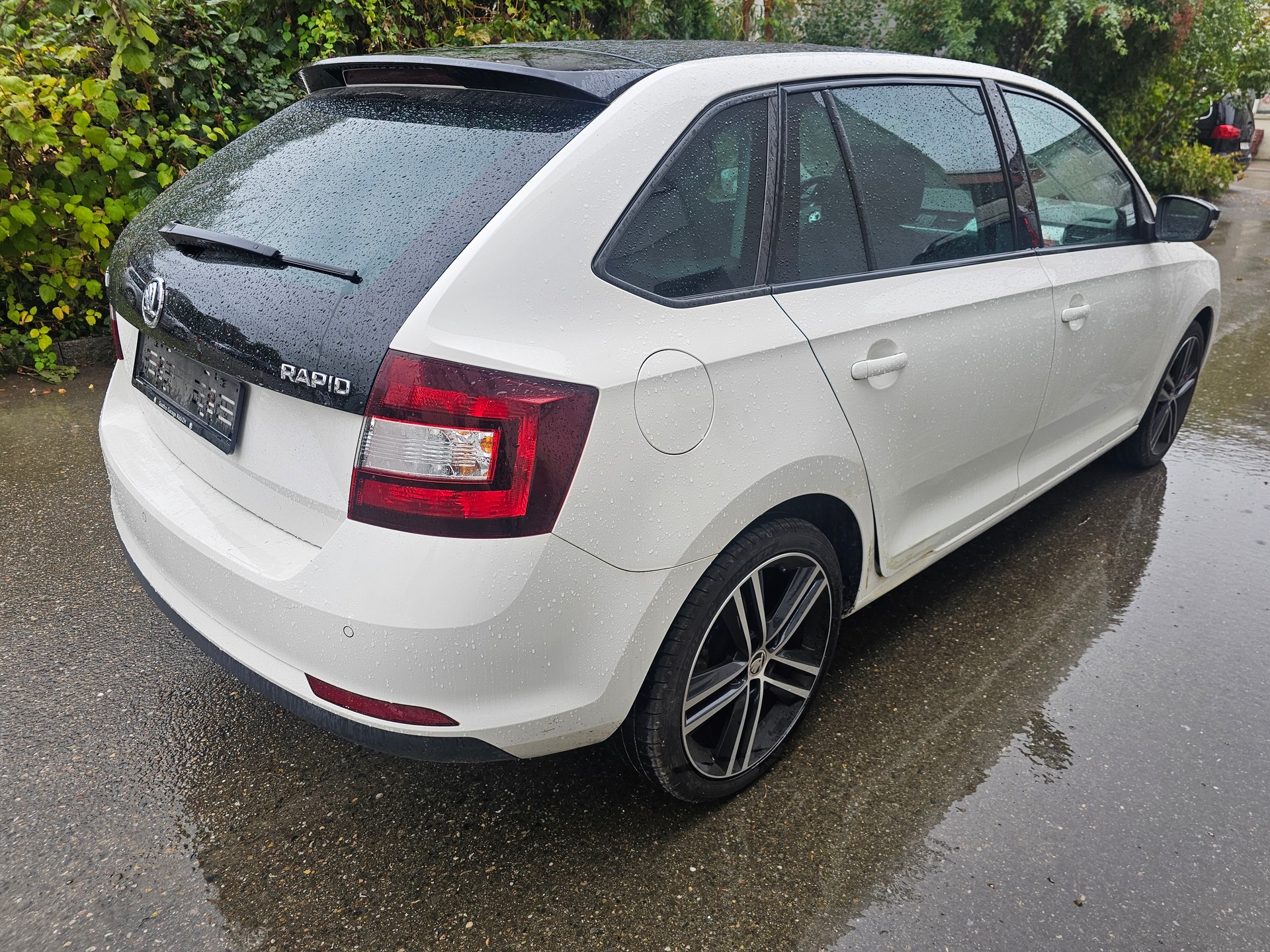 SKODA Rapid Spaceback 1.2 TSI Ambition-image-9