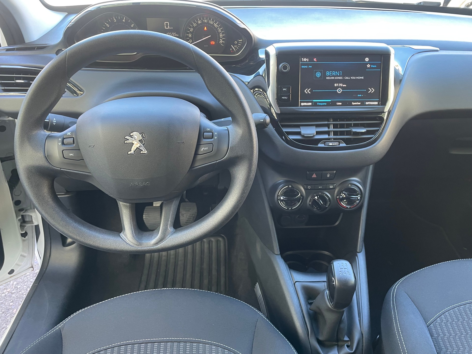 PEUGEOT 208 1.2 PureTech Active-image-9