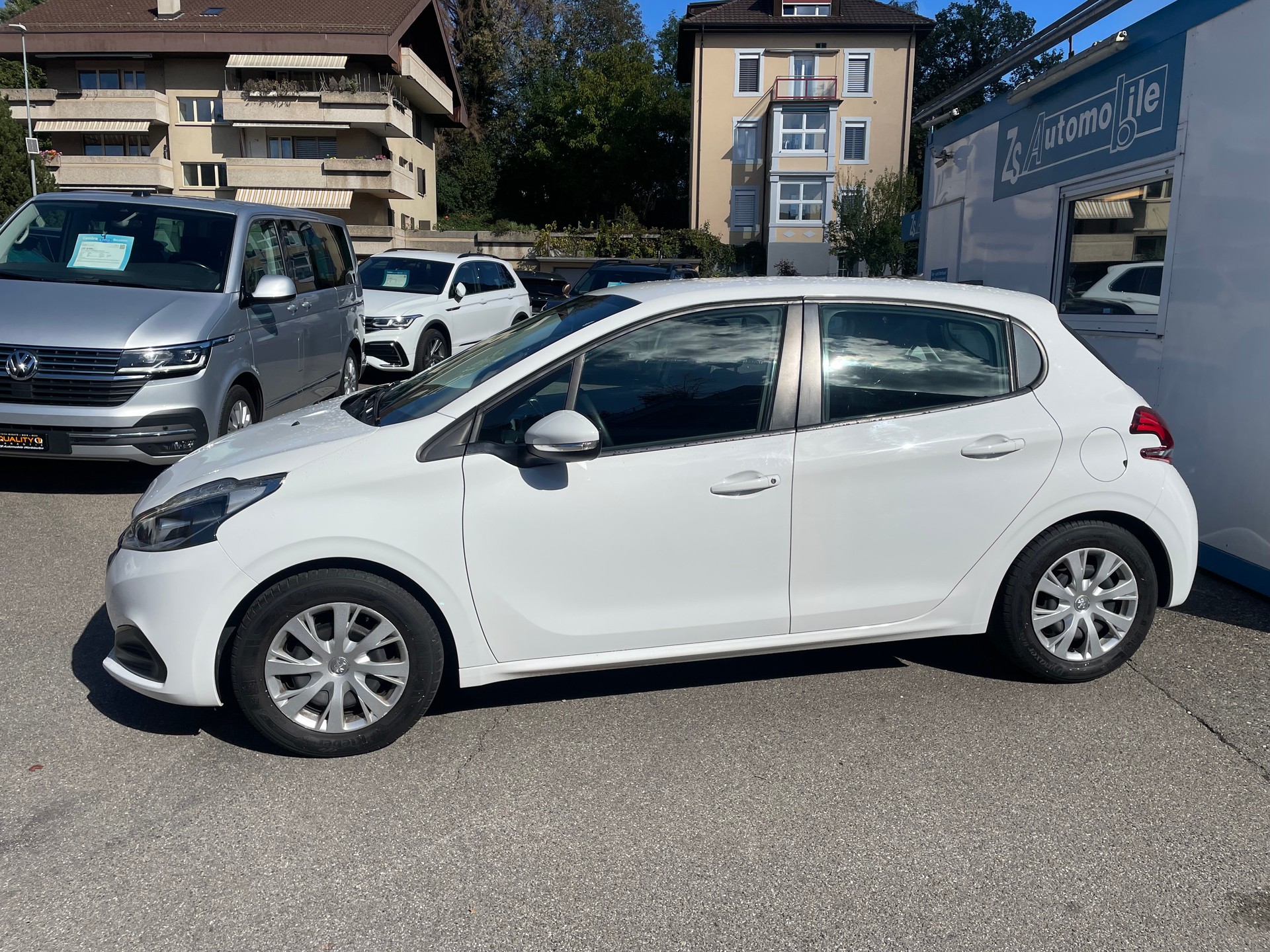 PEUGEOT 208 1.2 PureTech Active-image-1