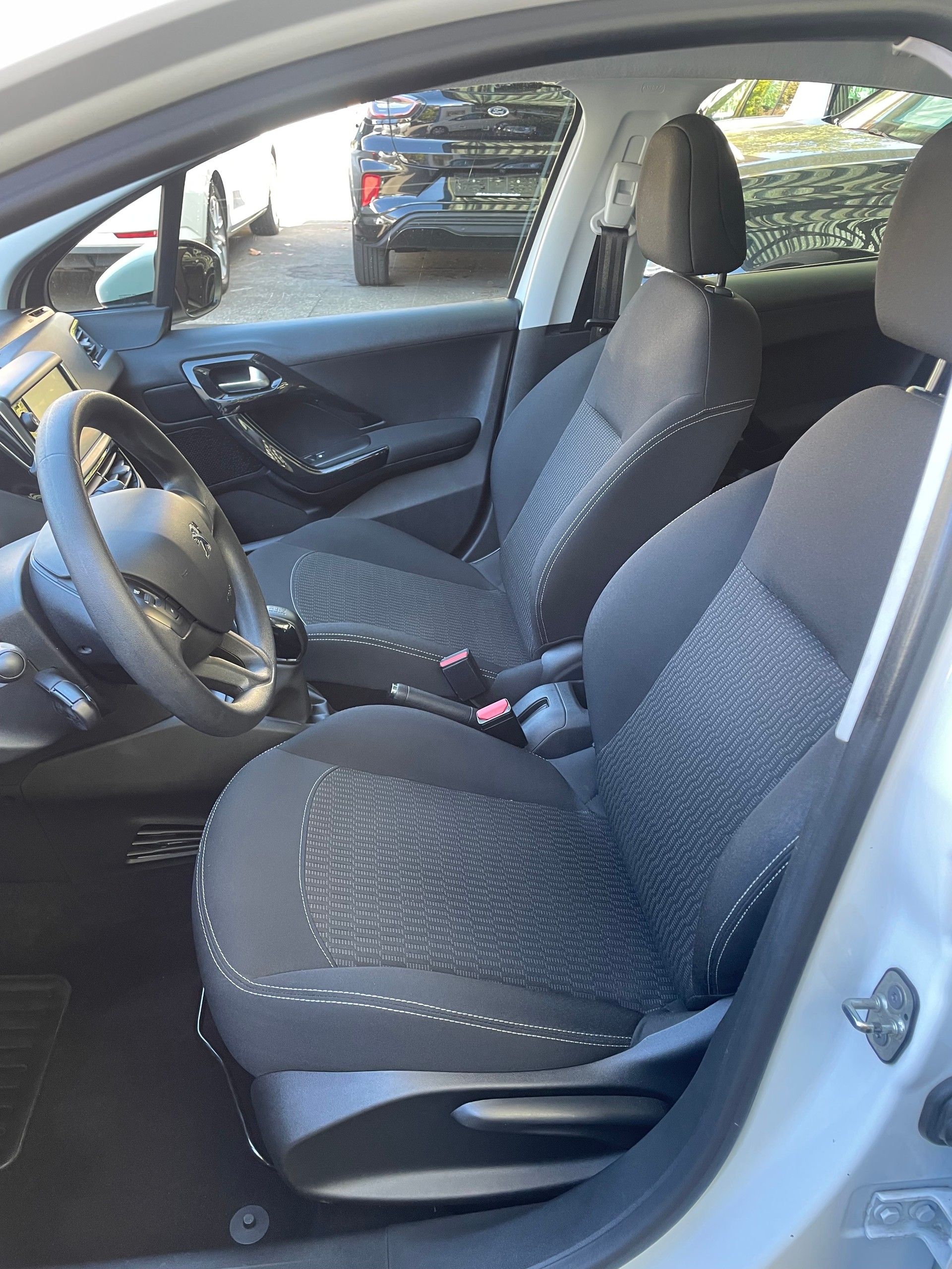 PEUGEOT 208 1.2 PureTech Active-image-7