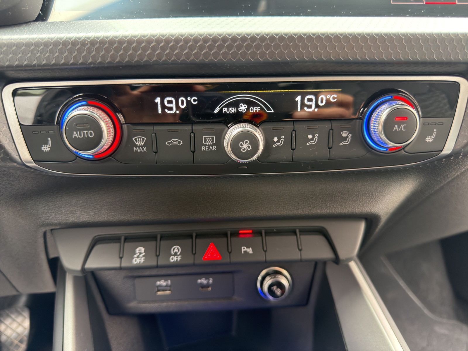 AUDI A1 Sportback 30 TFSI S Line S-tronic-image-15
