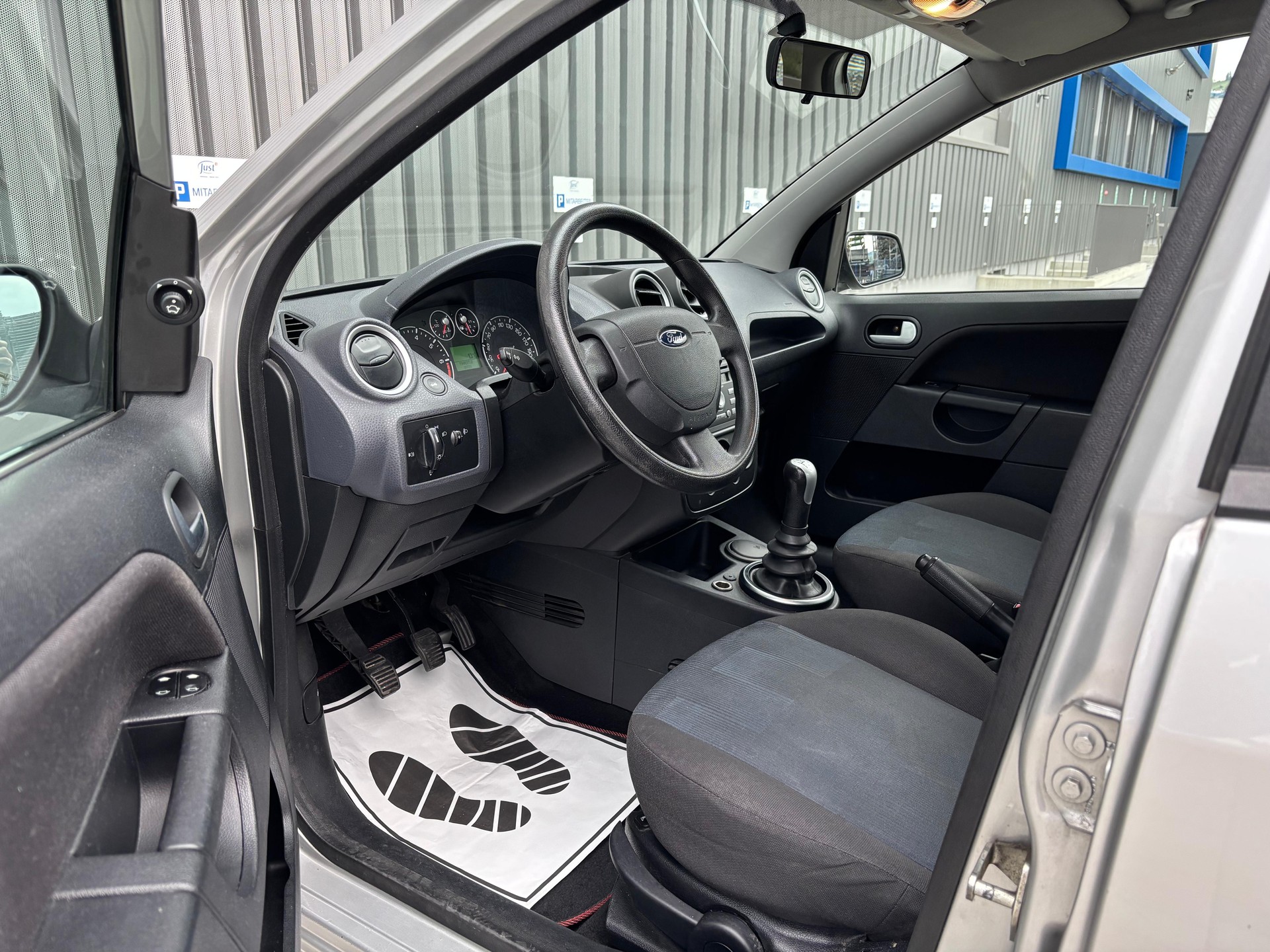 FORD Fiesta 1.6 16V Techno-image-13