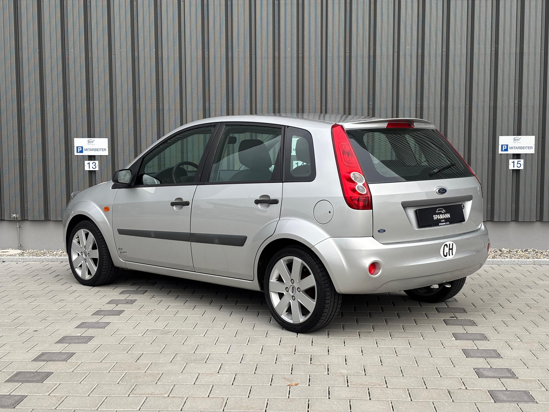FORD Fiesta 1.6 16V Techno-image-4