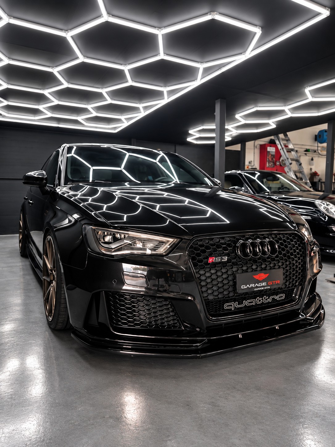 AUDI RS3 2.5 TSI quattro S-tronic-image-2