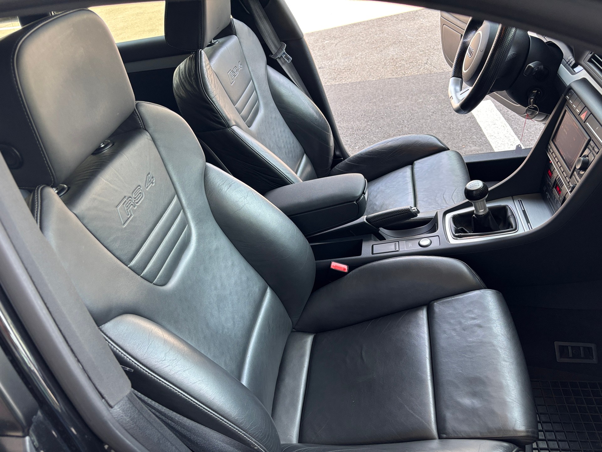 AUDI RS4 Avant 4.2 V8 quattro-image-8