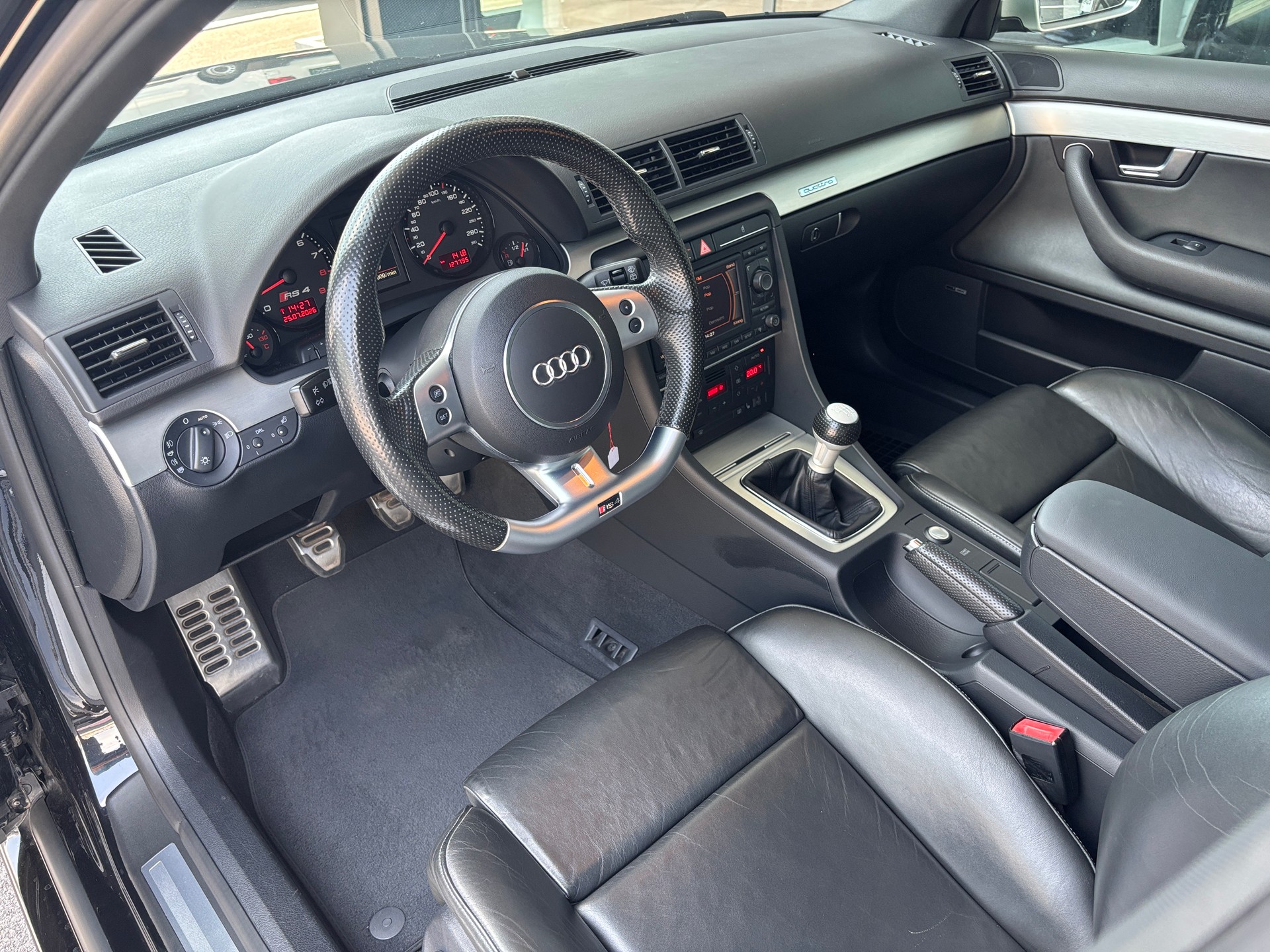AUDI RS4 Avant 4.2 V8 quattro-image-7