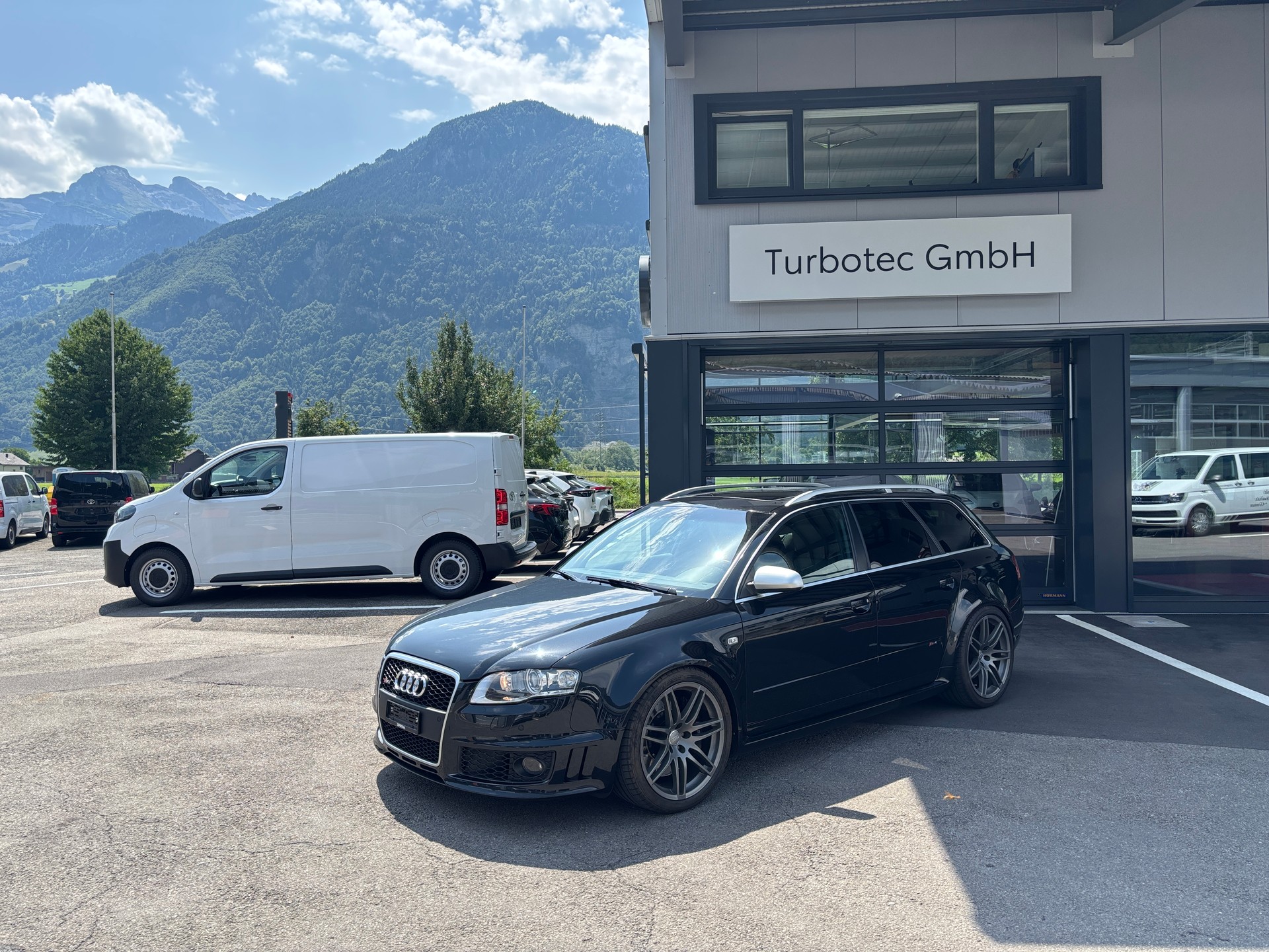 AUDI RS4 Avant 4.2 V8 quattro-image-4
