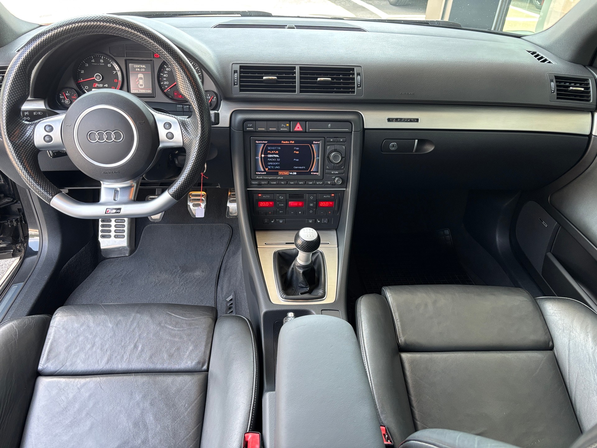 AUDI RS4 Avant 4.2 V8 quattro-image-6