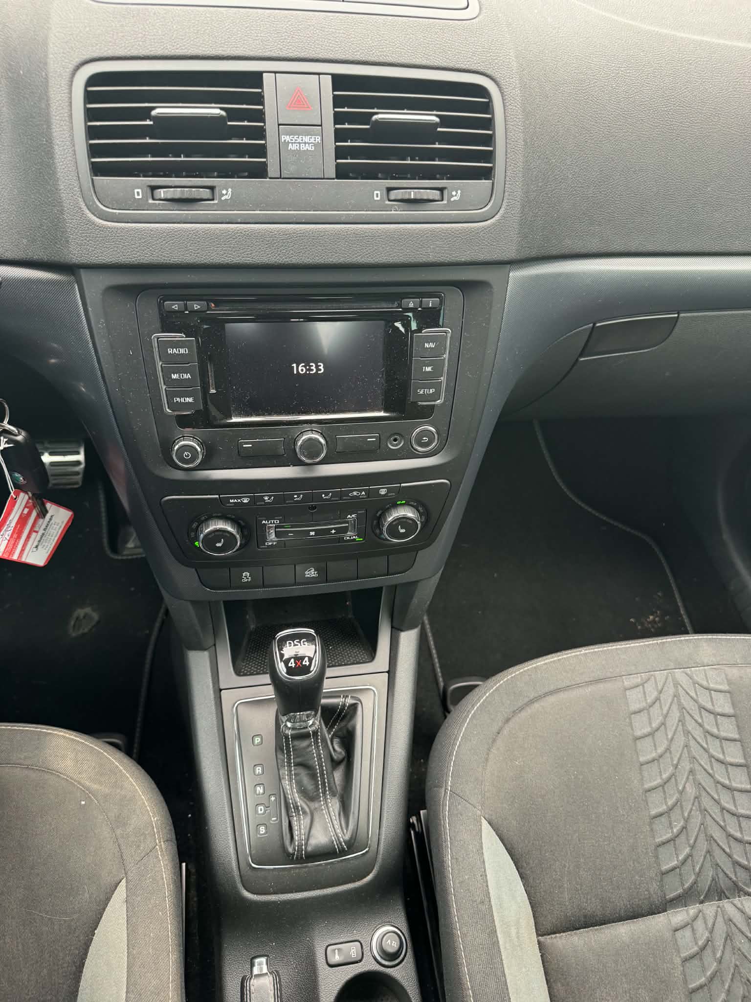 SKODA Yeti 1.8 TSI L&K 4x4 DSG-image-13