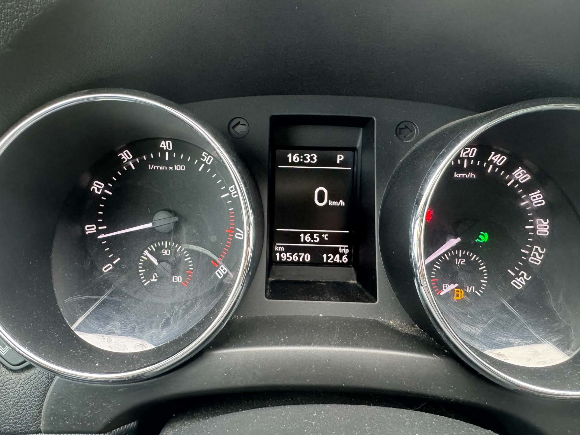SKODA Yeti 1.8 TSI L&K 4x4 DSG-image-12