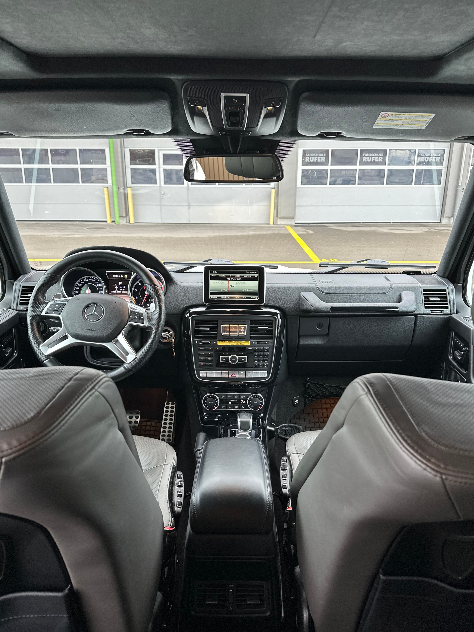 MERCEDES-BENZ G 63 AMG lang-image-3