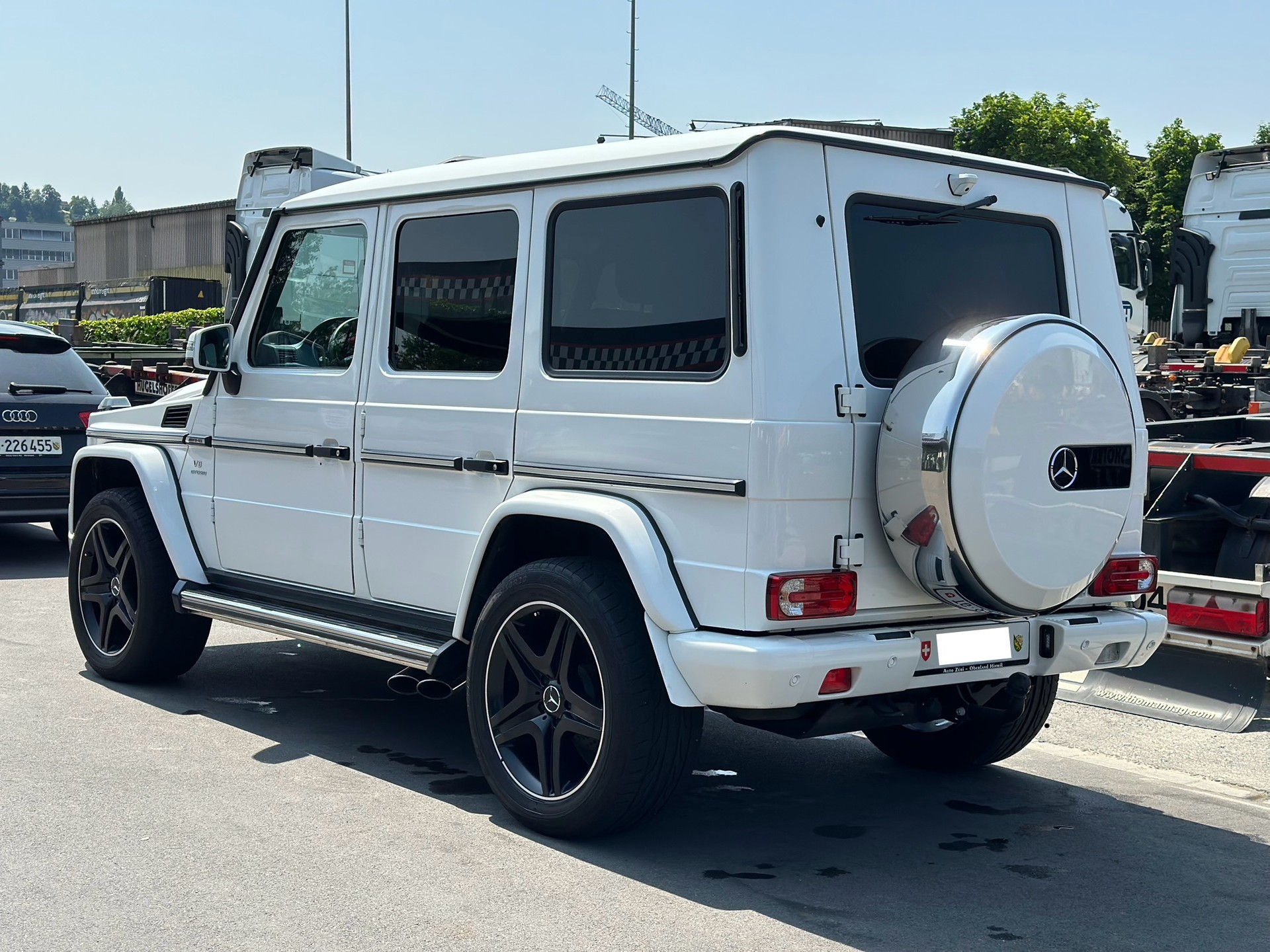 MERCEDES-BENZ G 63 AMG lang-image-1