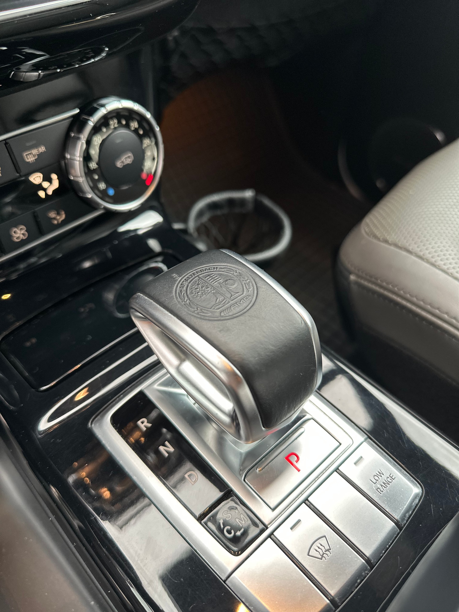 MERCEDES-BENZ G 63 AMG lang-image-4