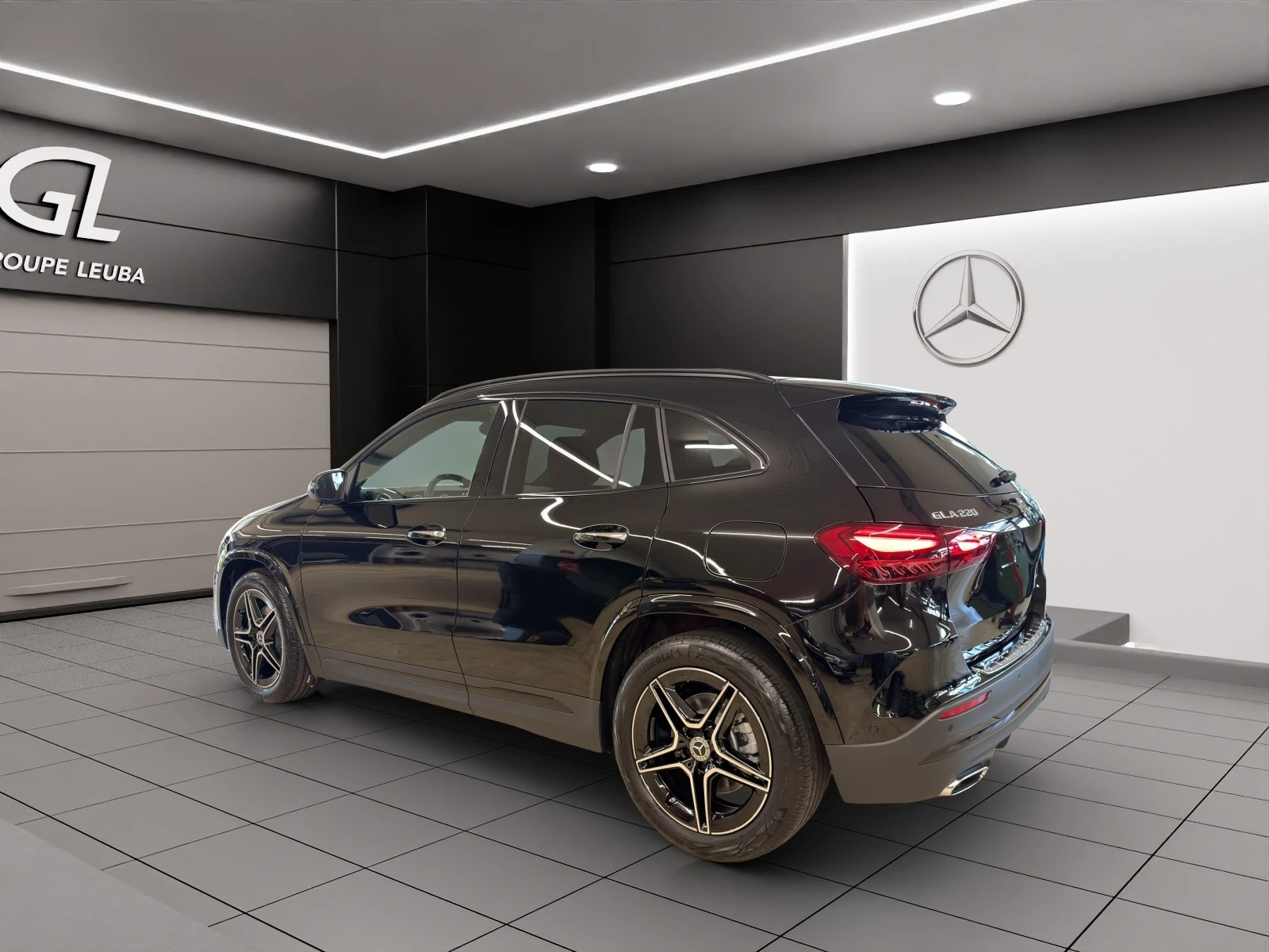 MERCEDES-BENZ GLA 220 4Matic 8G-DCT-image-3
