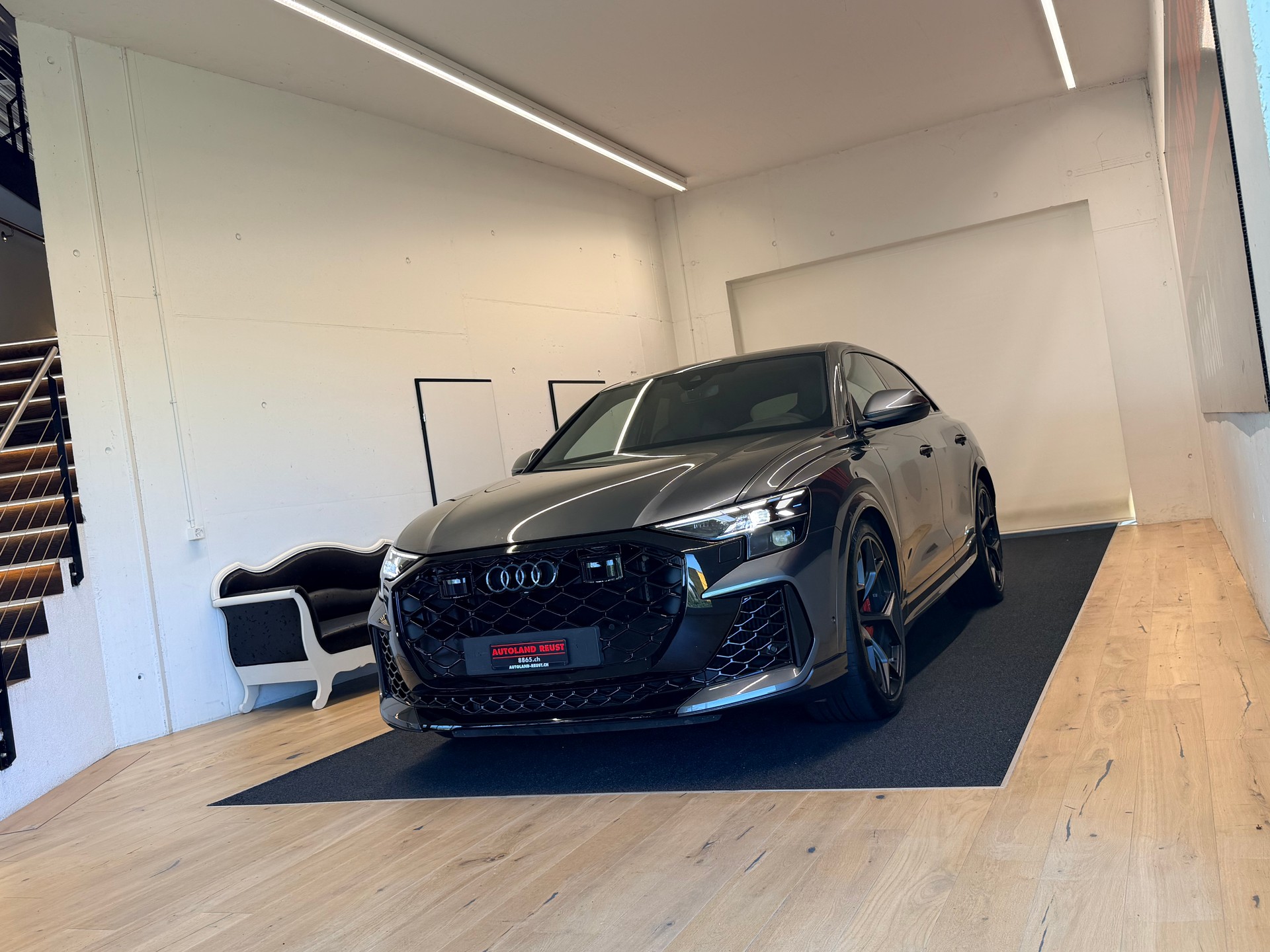 AUDI RSQ8 performance quattro-showroom-element-2