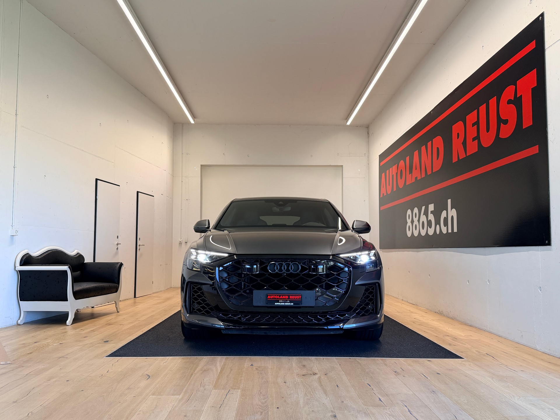 AUDI RSQ8 performance quattro-showroom-element-1
