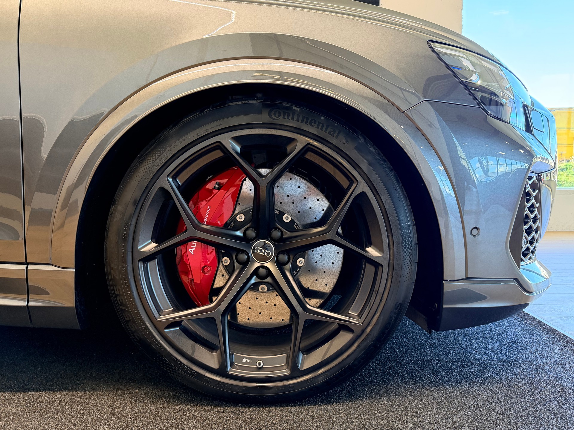 AUDI RSQ8 performance quattro-image-6