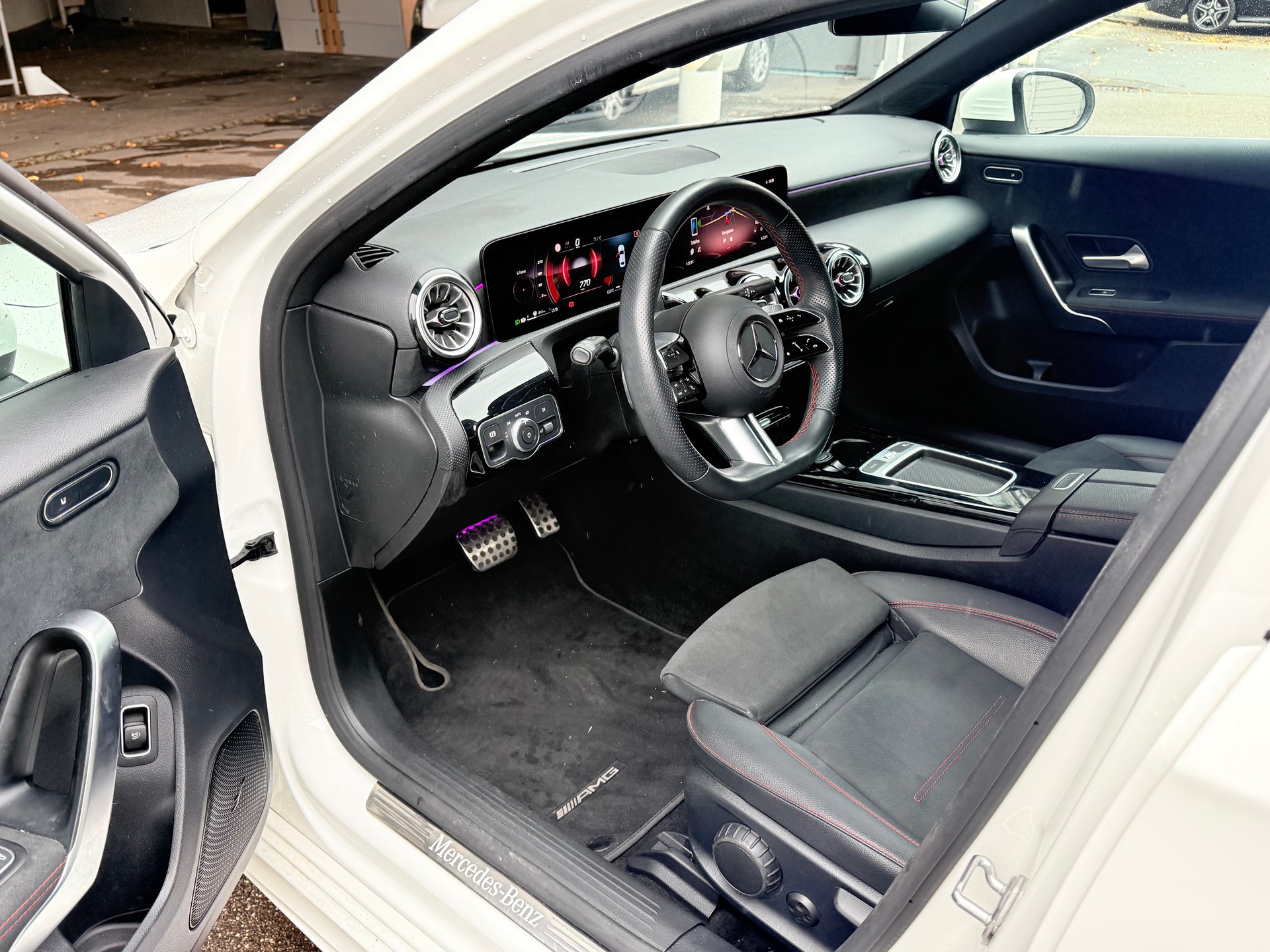 MERCEDES-BENZ A 200 AMG Line 7G-DCT FACELIFT LIMOUSIN-image-11