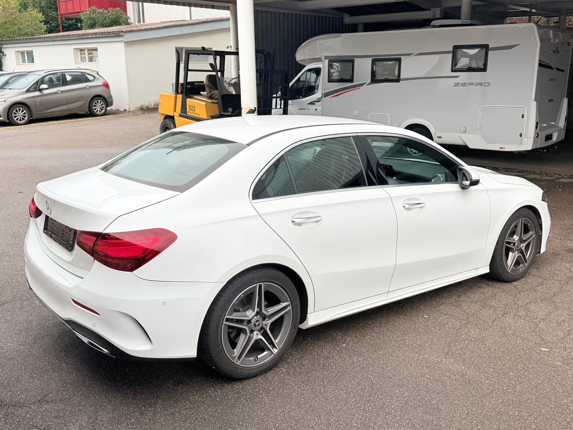 MERCEDES-BENZ A 200 AMG Line 7G-DCT FACELIFT LIMOUSIN-image-5