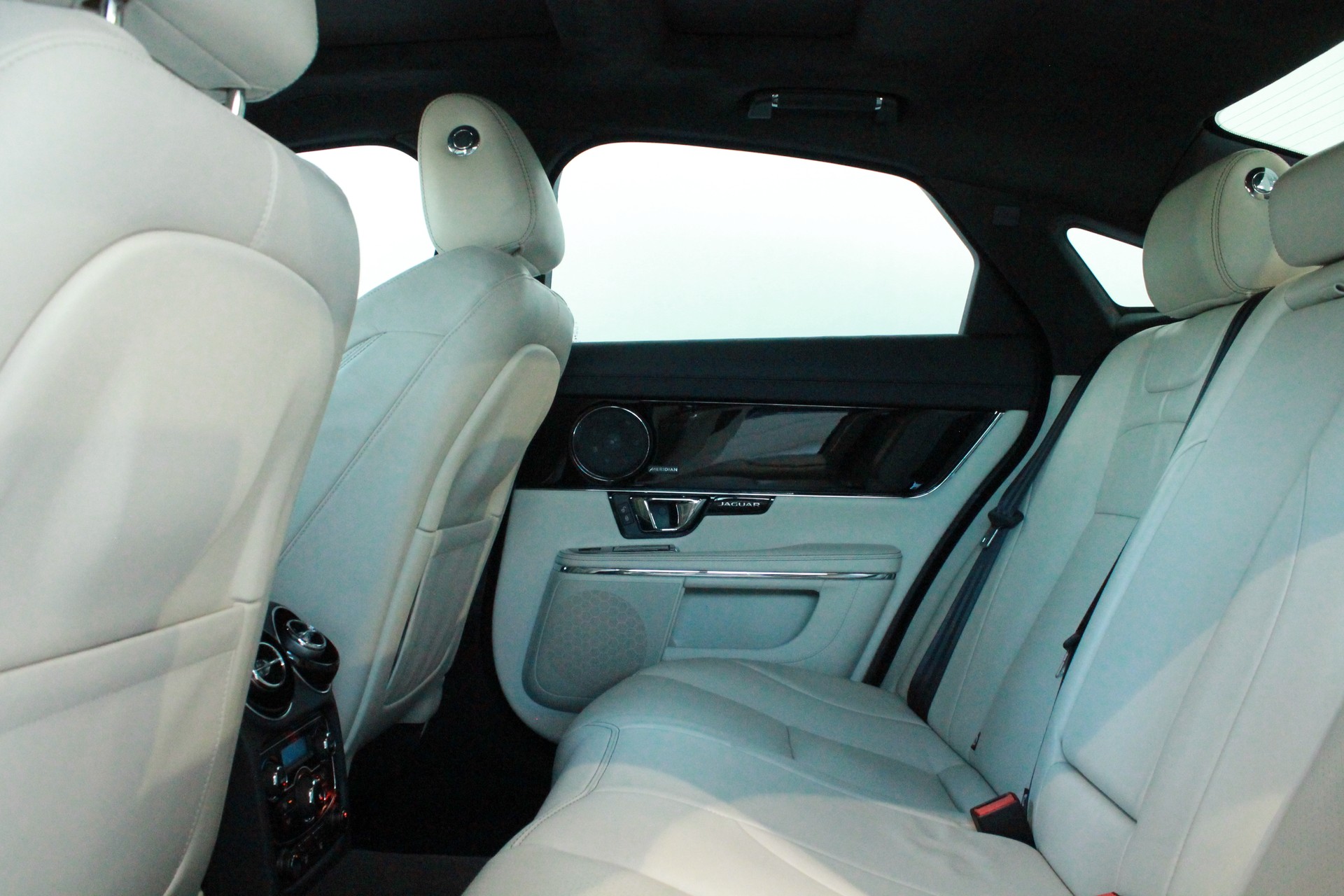 JAGUAR XJ 3.0 V6 S/C Portfolio Automatic AWD-showroom-element-3