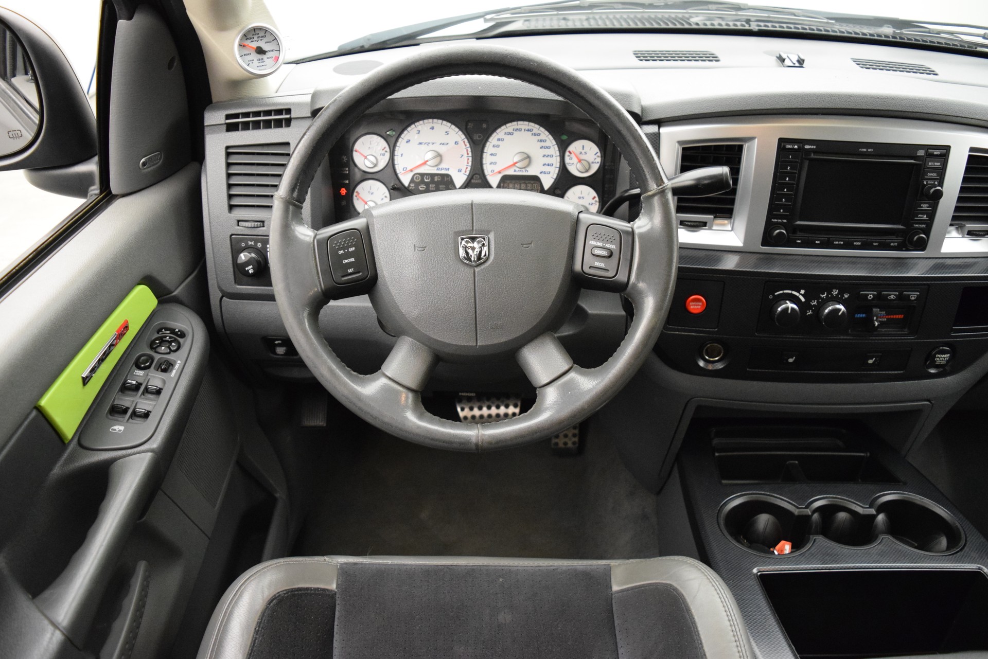 DODGE Ram 1500 SRT-10 Quad cab-image-12
