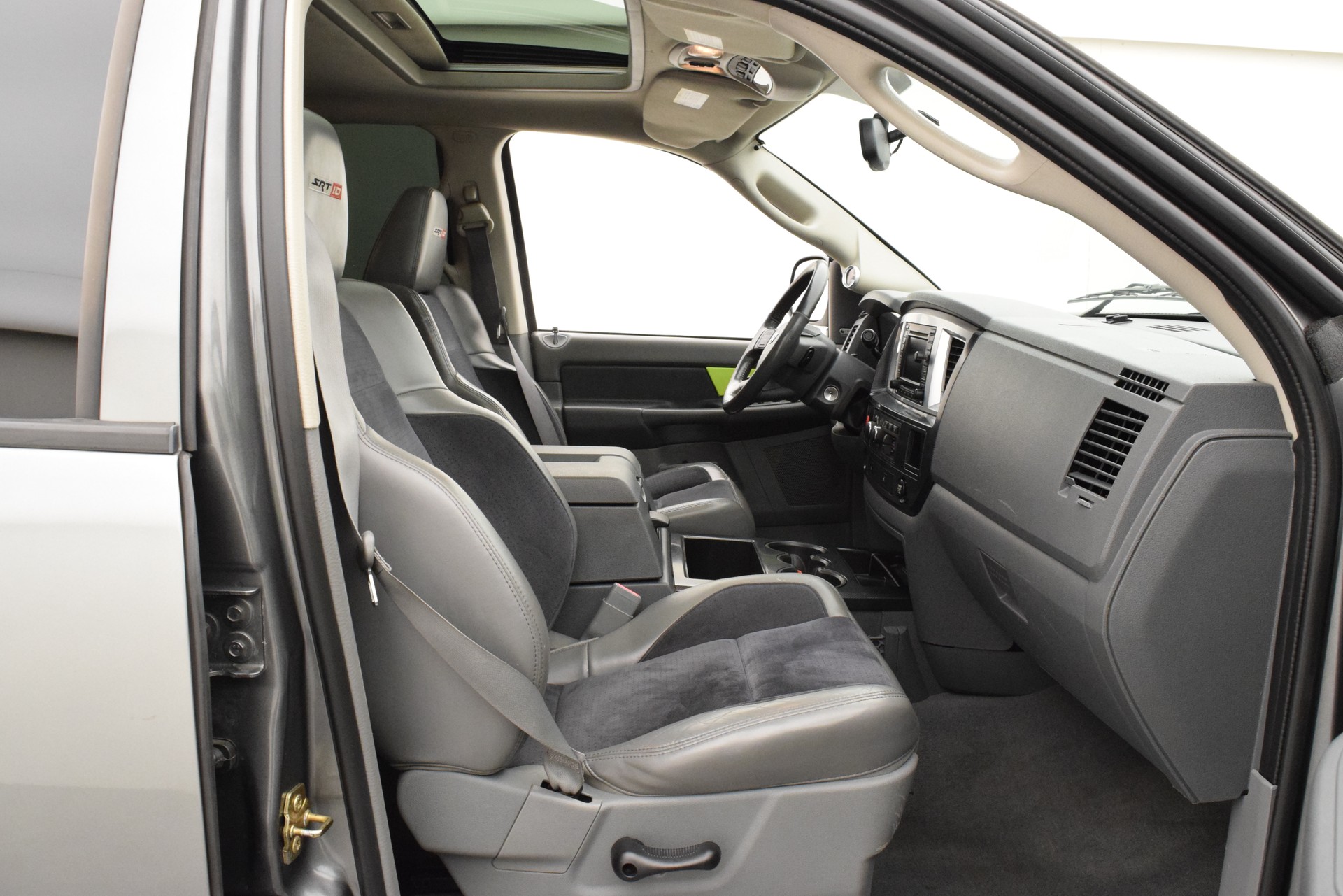 DODGE Ram 1500 SRT-10 Quad cab-image-15