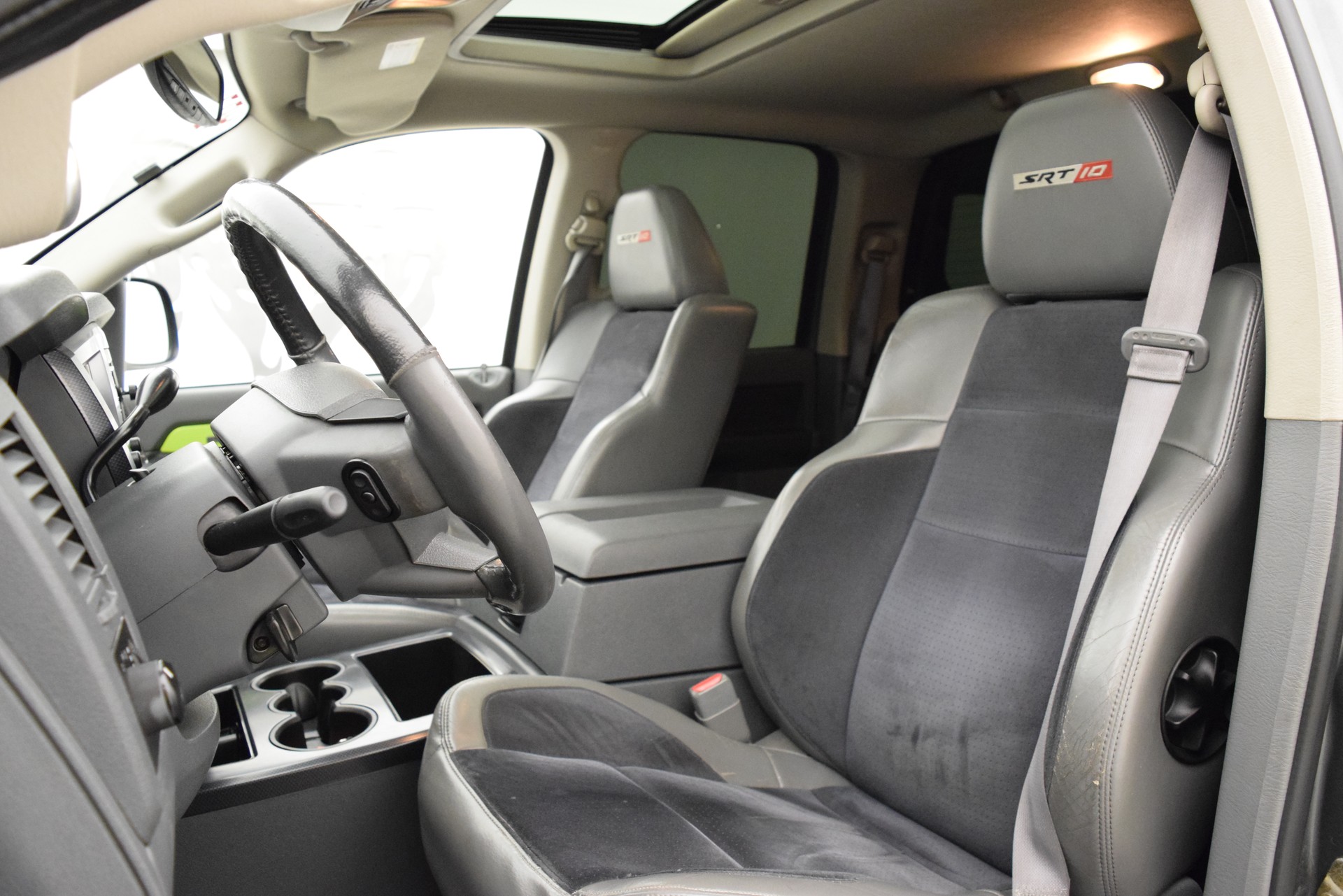 DODGE Ram 1500 SRT-10 Quad cab-image-10