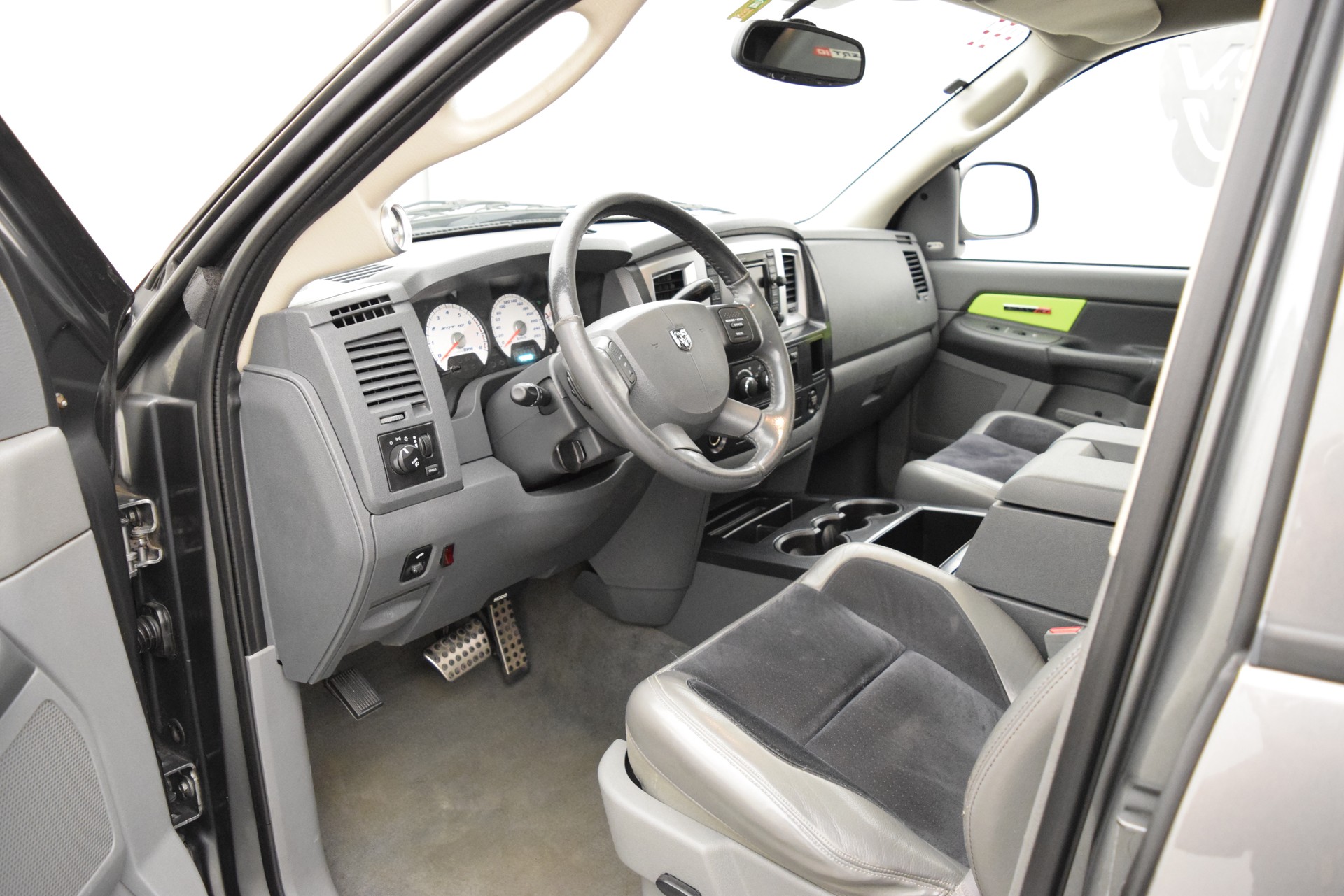 DODGE Ram 1500 SRT-10 Quad cab-image-8