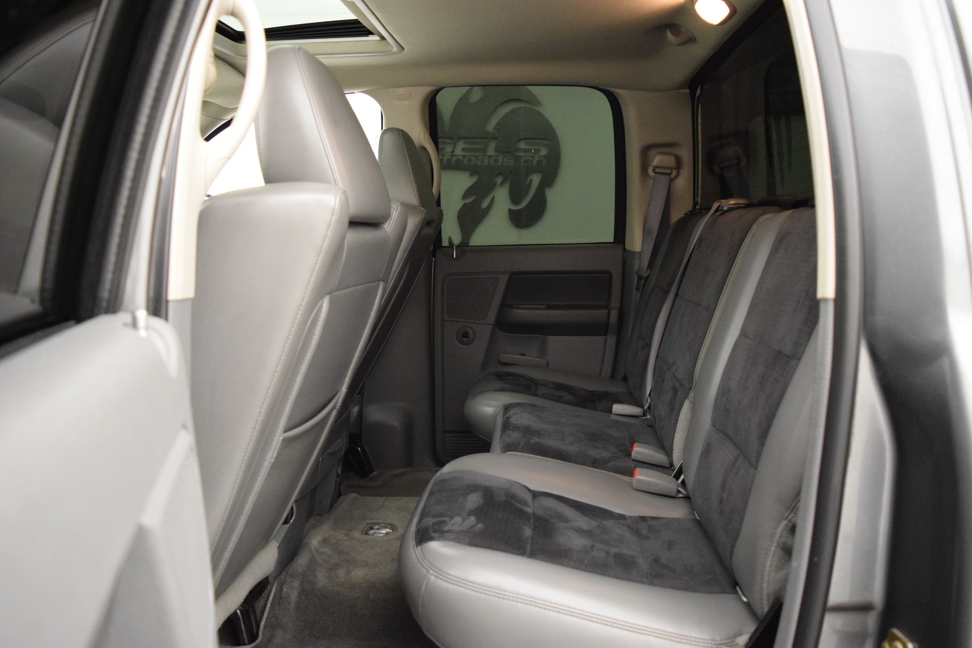 DODGE Ram 1500 SRT-10 Quad cab-image-11
