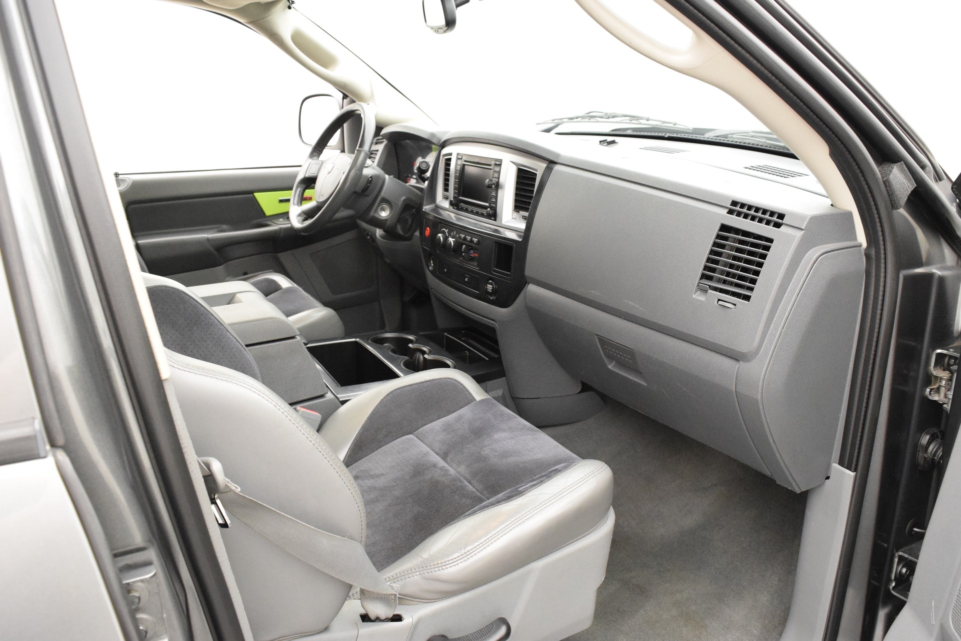 DODGE Ram 1500 SRT-10 Quad cab-image-14