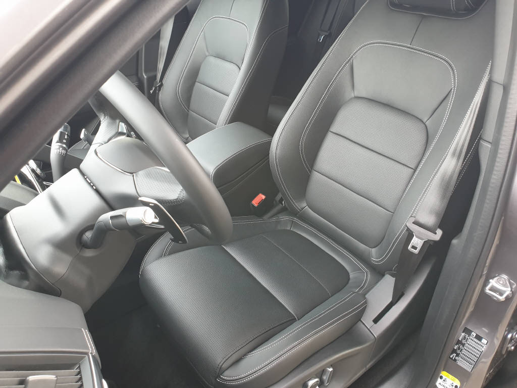 JAGUAR E-Pace P200 R-Dynamic S 4x4-image-8