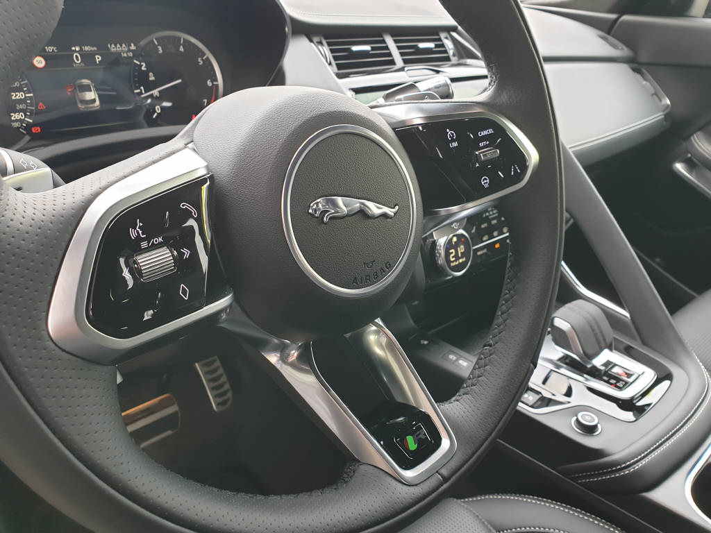 JAGUAR E-Pace P200 R-Dynamic S 4x4-image-12