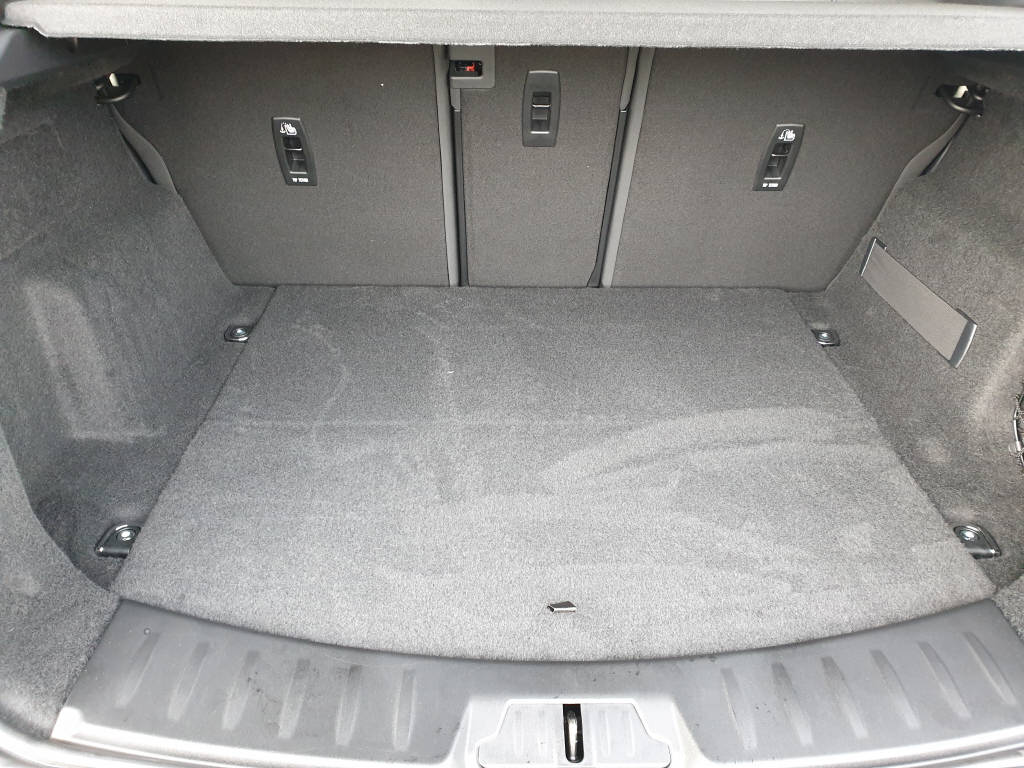 JAGUAR E-Pace P200 R-Dynamic S 4x4-image-10