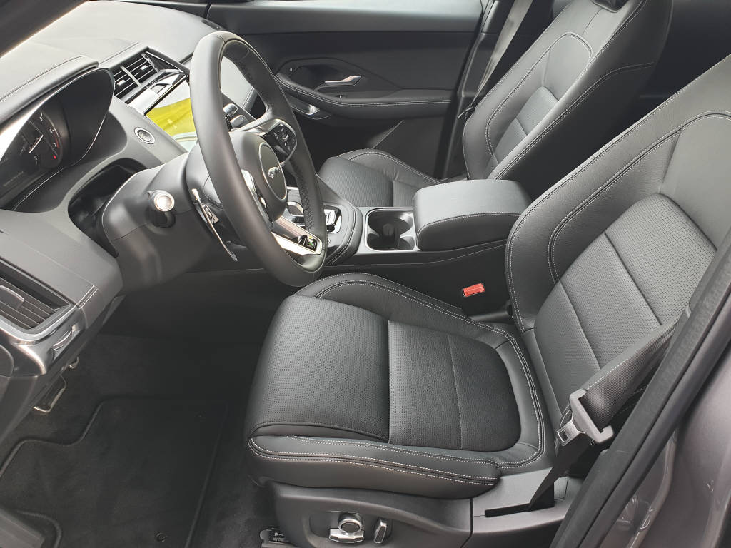 JAGUAR E-Pace P200 R-Dynamic S 4x4-image-7