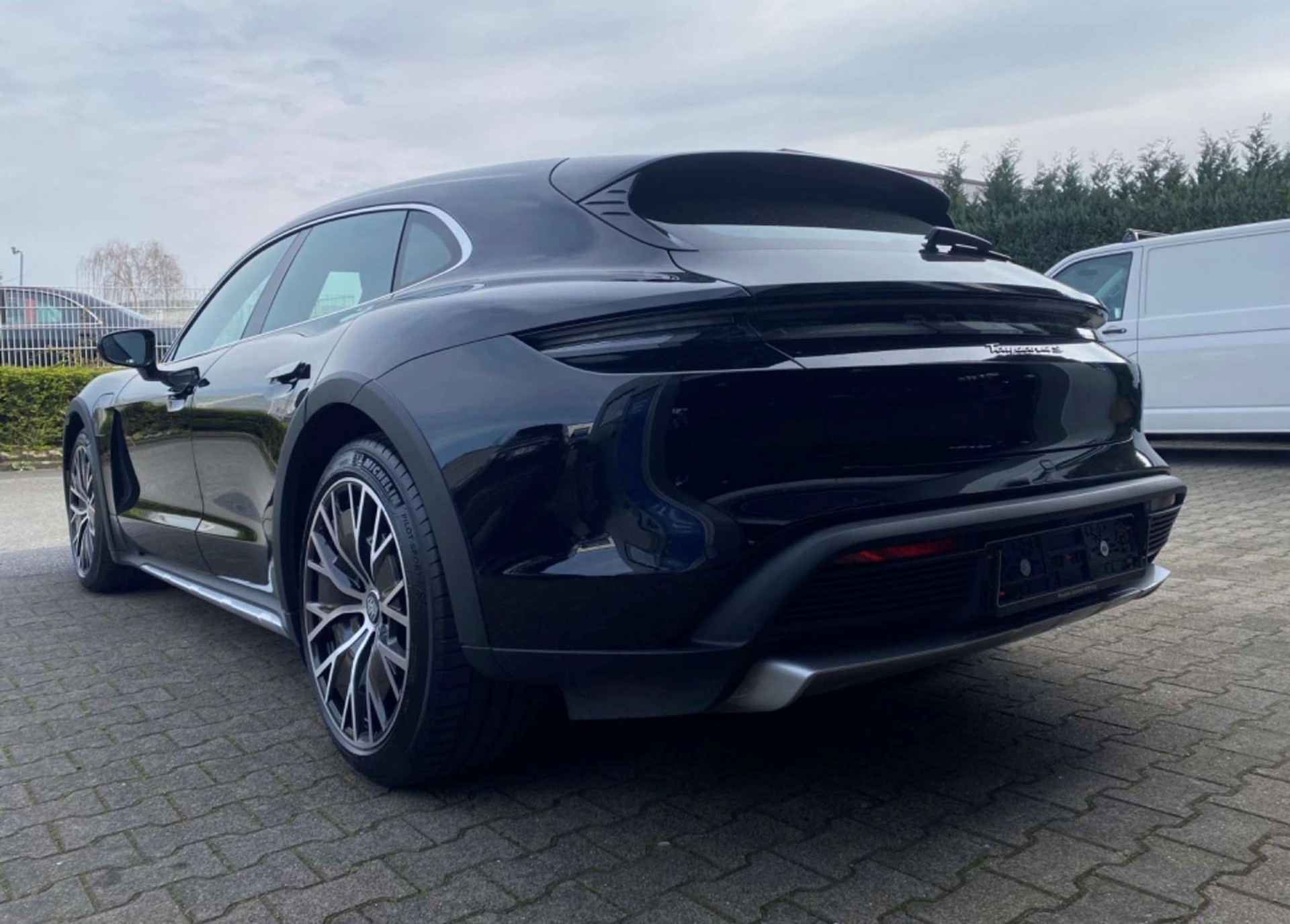 PORSCHE Taycan 4S Cross Turismo - NEU Gen2 batteie-image-11
