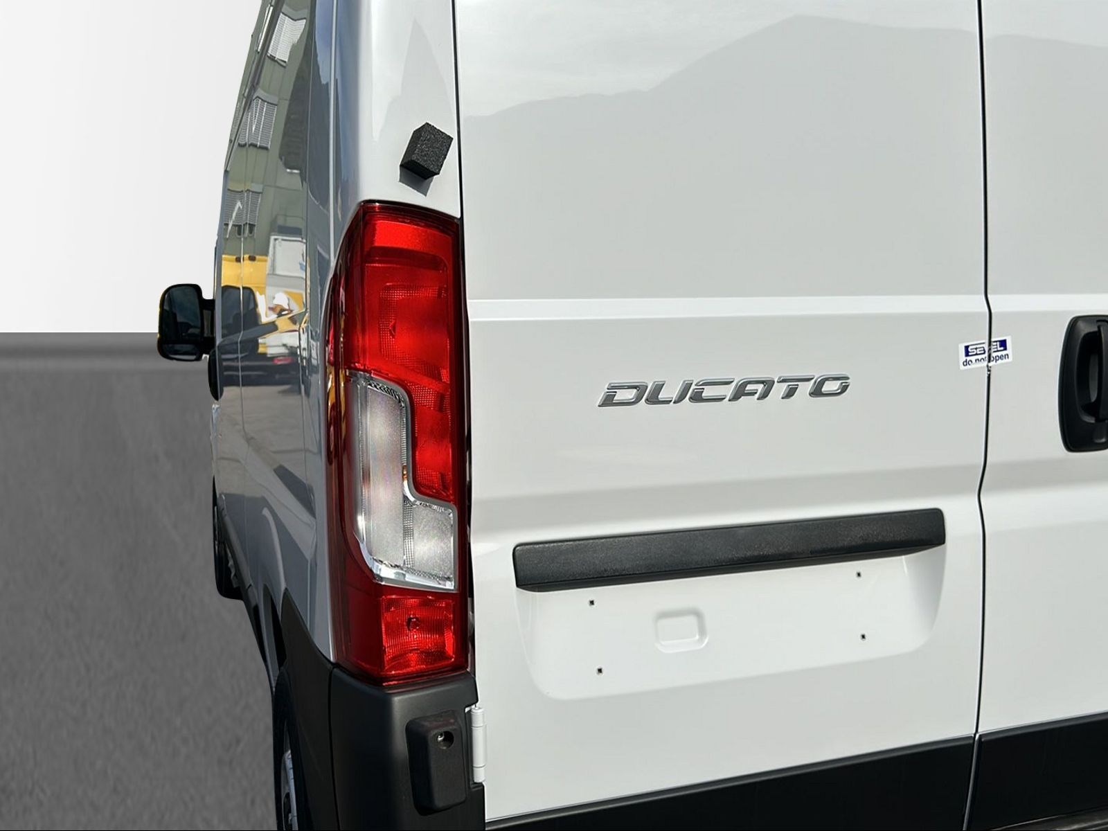 FIAT Ducato 35 L2H2 Swiss Edition-image-4